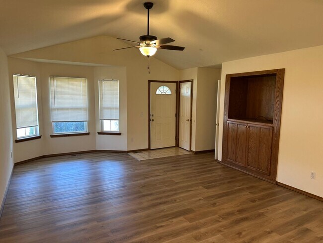 Building Photo - All brick 3 bed 2 bath home in Nixa.