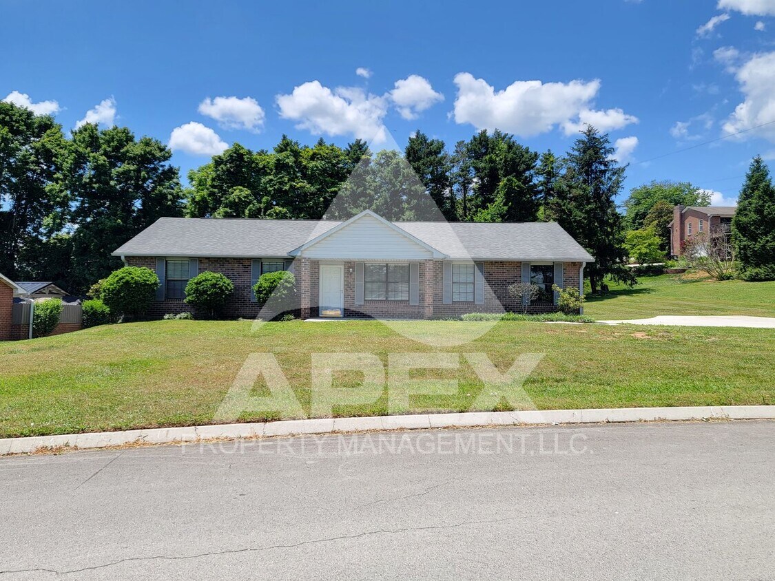 Foto principal - Beautiful 3 Bd/2 Ba Single Family Brick ho...