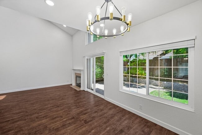 Building Photo - 1286 Crestpoint Dr
