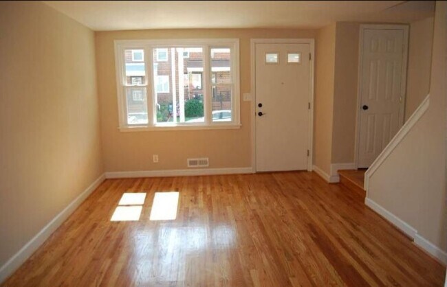 Building Photo - 715 Umbra St