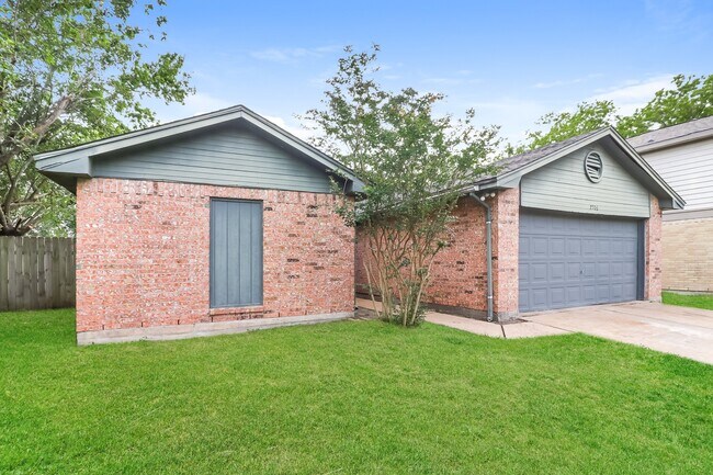Building Photo - 7506 Tetela Dr