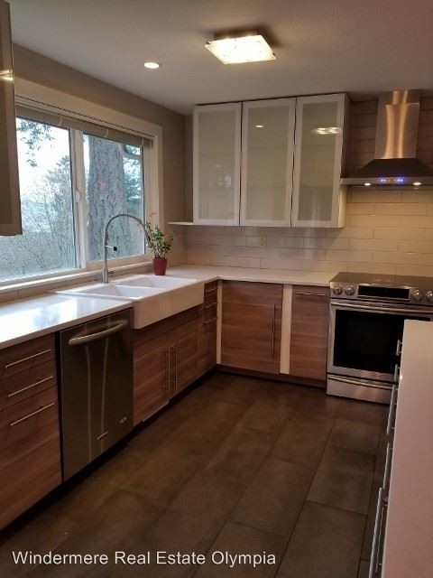 Building Photo - 3 br, 3 bath House - 2832 Nisqually Loop NE