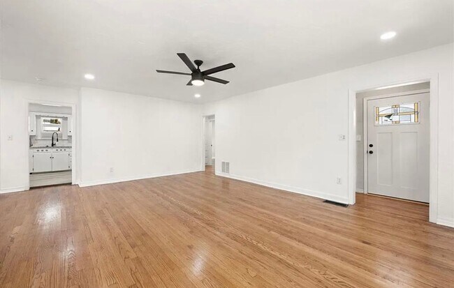 Building Photo - Charming Central OKC/Venice Neighborhood h...