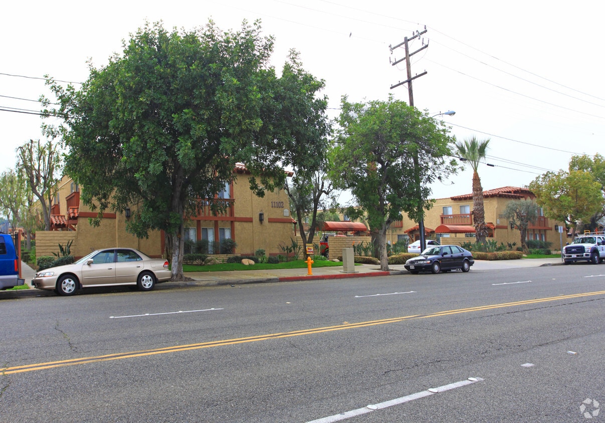 Primary Photo - Fort Sonoma Apartments