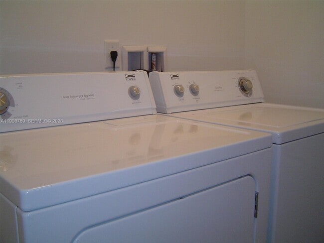 Building Photo - 1153 SW 13th St