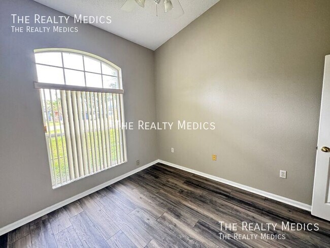 Building Photo - 4459 White Oak Cir