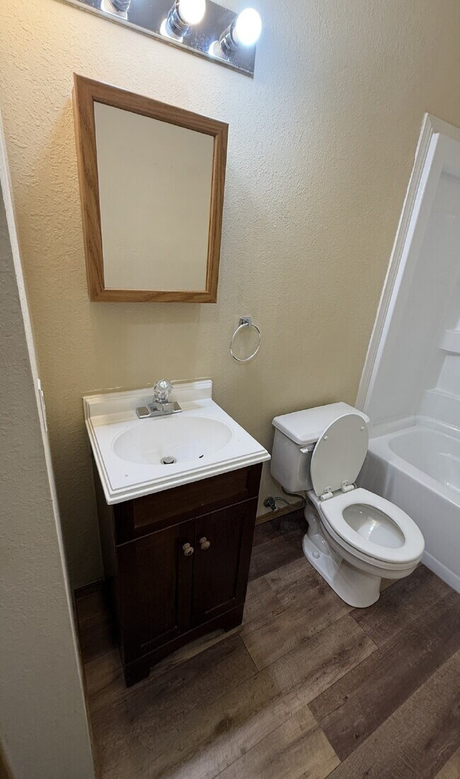 Building Photo - Welcome To Your New Home in Forsyth MO!