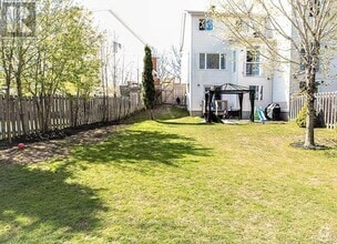 Building Photo - 33 Tobermory Crescent