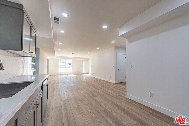 Foto del edificio - 5434 Romaine St