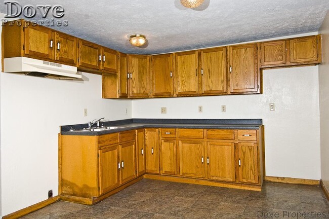 Building Photo - Coming Soon: 1 BR house, all utilities inc...