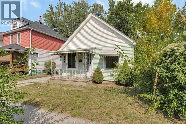 Photo du bâtiment - 368 McKay Ave