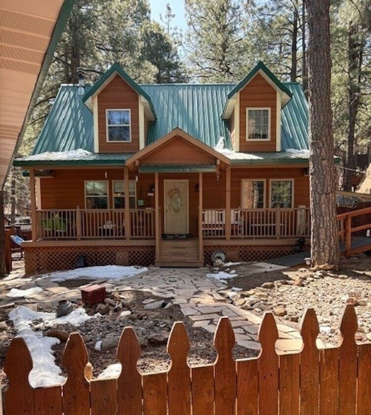 Foto principal - Great Quiet 3BR, 2 BA House in Kachina Vil...