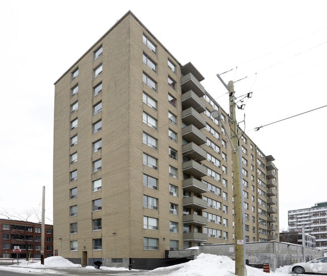 Building Photo - 330 Metcalfe