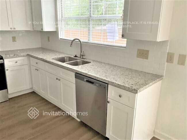 Foto del edificio - 3519 Kings Mountain Dr
