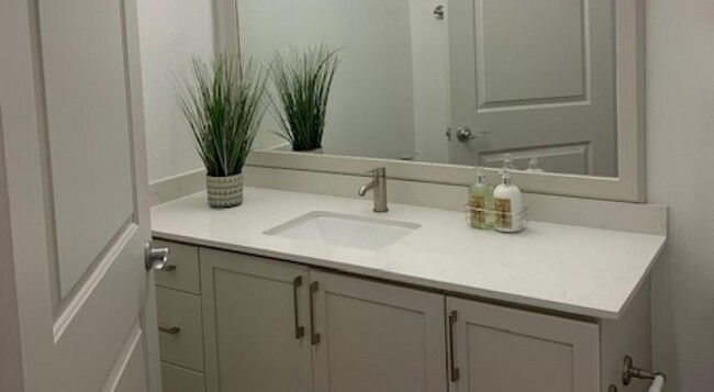 Foto del edificio - 2121 Midlane Ln
