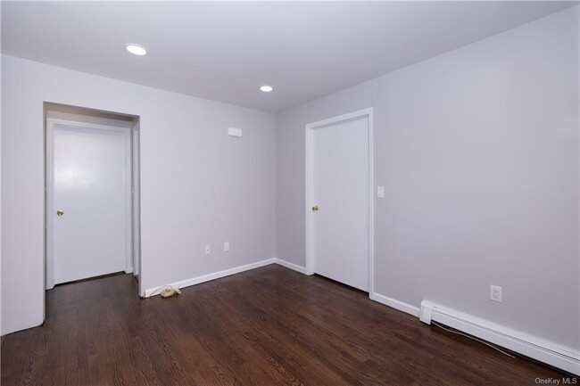 Building Photo - 142 E Sunnyside Ln