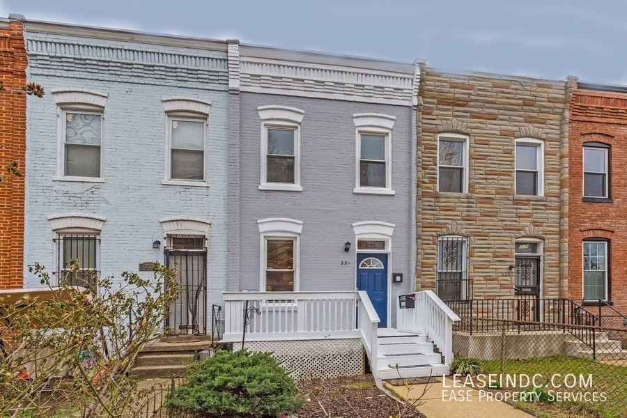 Primary Photo - 231 K St NE
