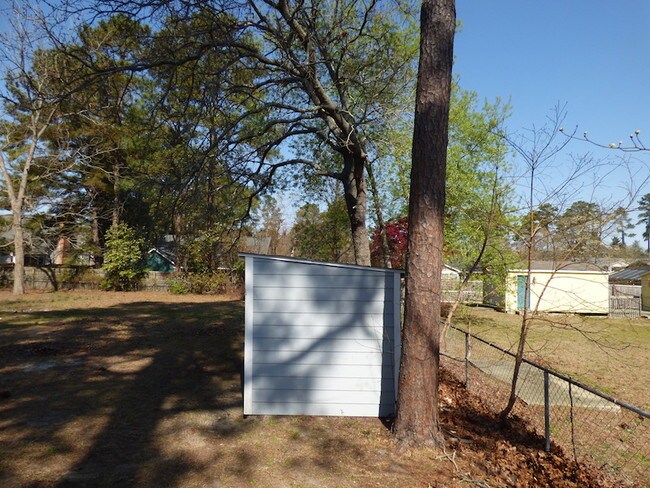 Building Photo - 503 Longview Dr