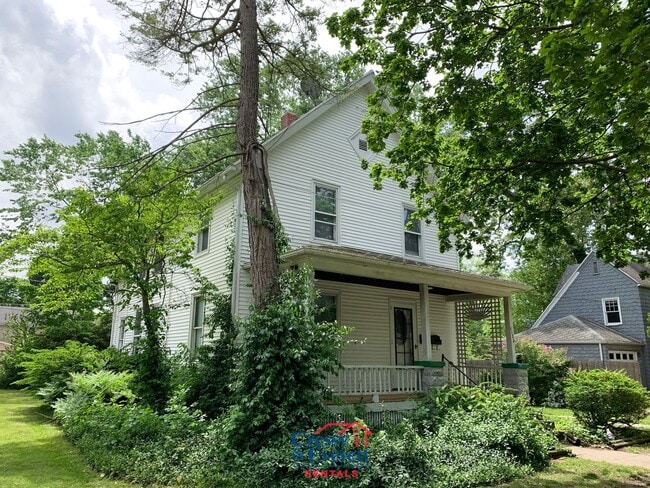 Building Photo - 1122 Regent St