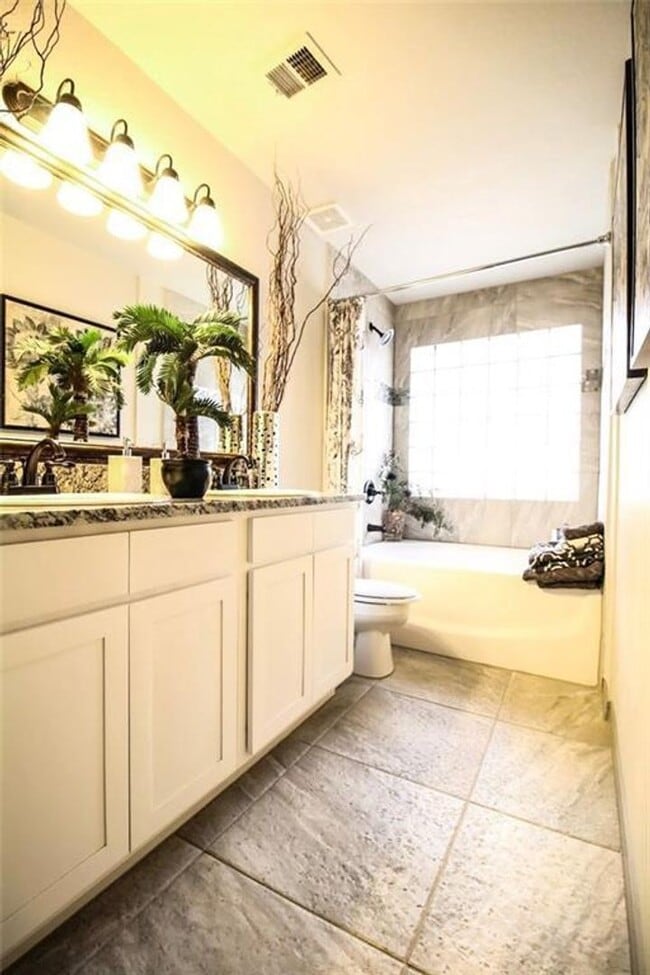 Building Photo - Desirable 4 bedroom, 2 bath home in East E...