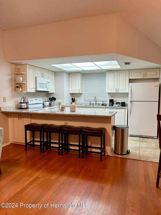 Building Photo - 2284 Canfield Dr