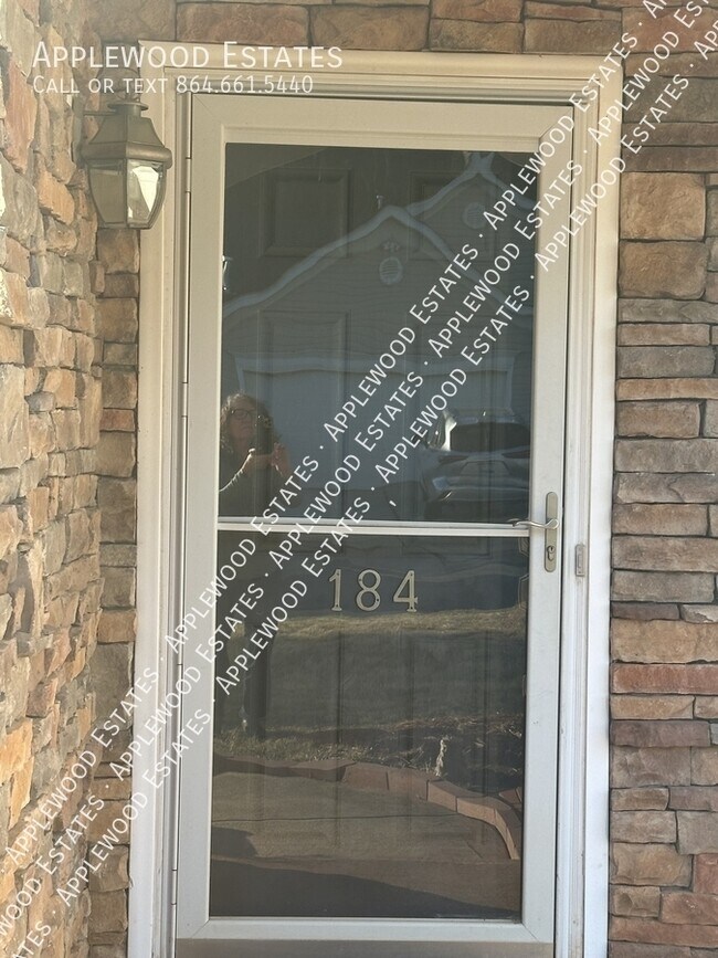 Foto del edificio - 184 Stonewood Crossing Dr