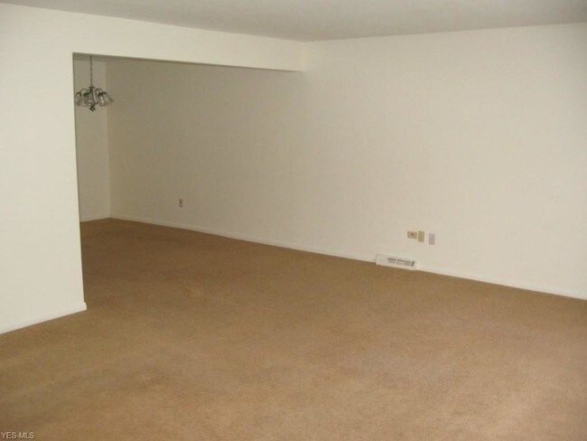 Building Photo - 96 Normandy Dr
