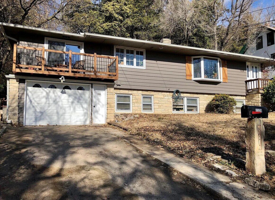 Primary Photo - Spacious 5 Bedroom Home Perfectly Located ...