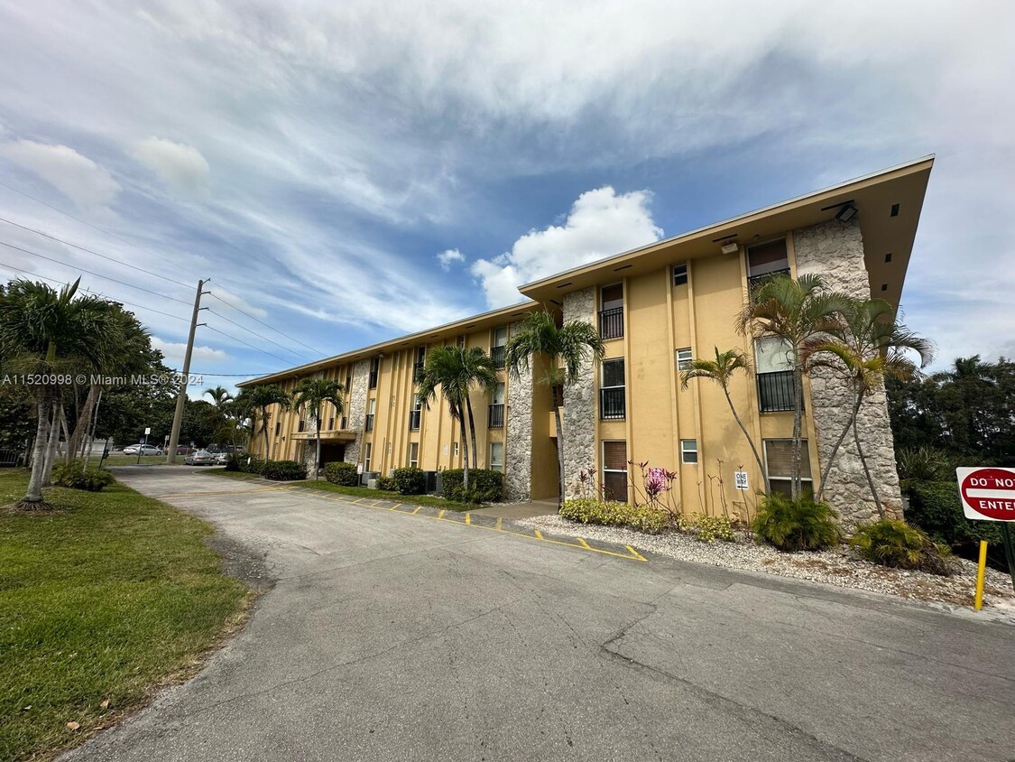 241 S Royal Poinciana Blvd Unit 212, Miami Springs, FL 33166 - Condo ...