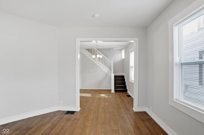 Building Photo - 512 N Beville Ave