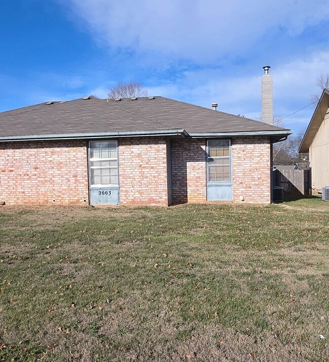 Building Photo - 2003 E Battlefield Rd