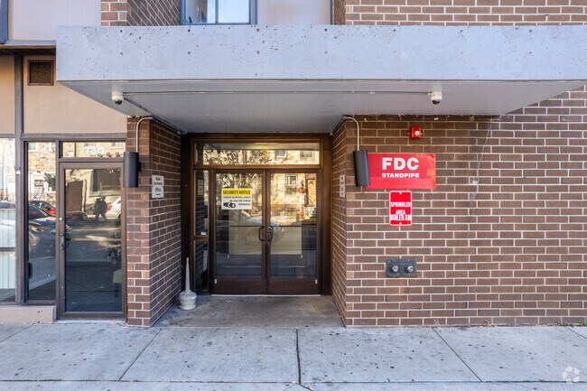 Entrada - Berkshire Tower Apartments