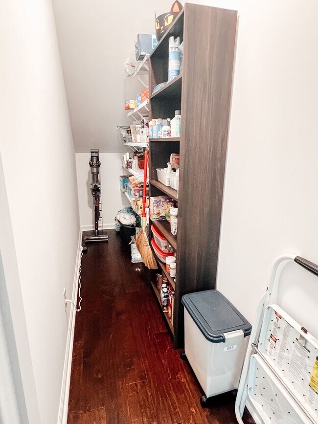 Foto del edificio - 9852 Bluestone Cir