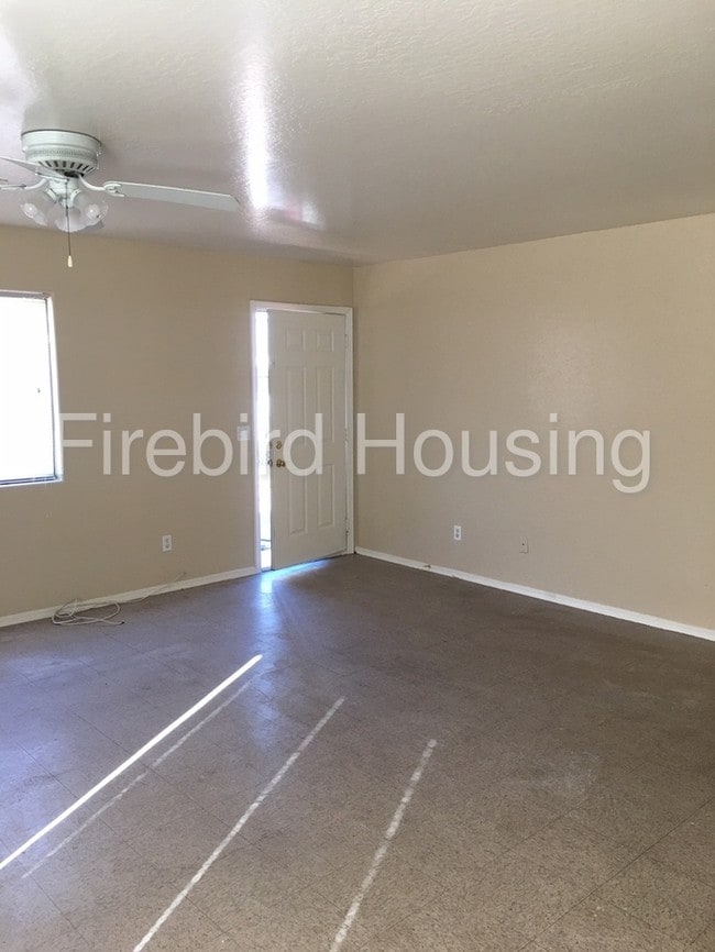 Building Photo - 1338 W Sherman St