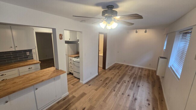 Foto del edificio - 1 Bedroom Walking Distance to Downtown and Ives Park