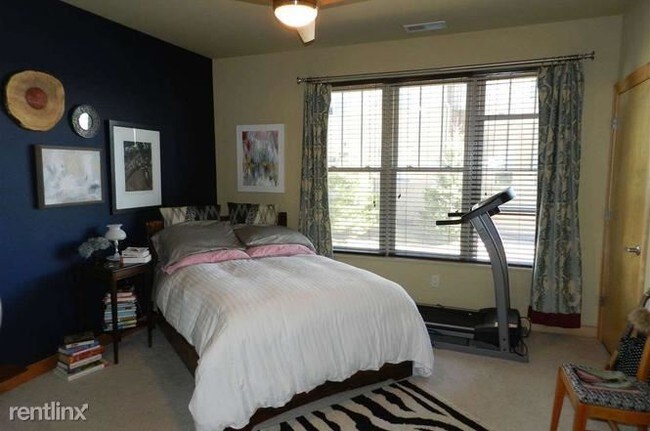 Building Photo - 1 br, 1 bath  - 8253 Mayo Dr Unit 209
