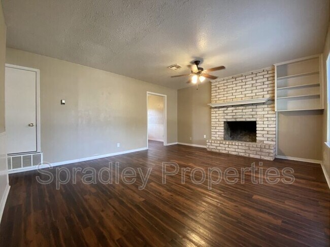 Foto del edificio - 3306 Keller Rd