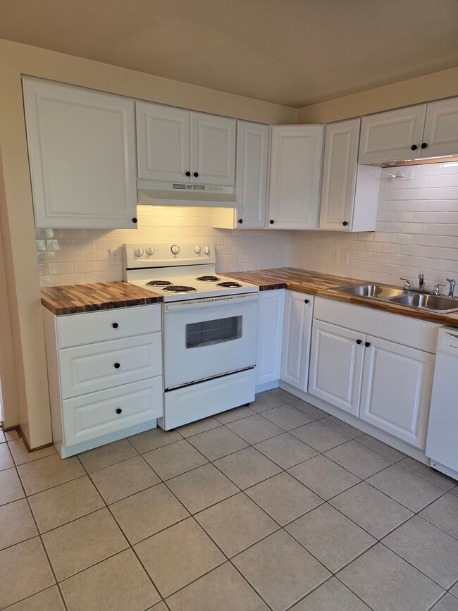 New kitchen cabinets and countertops - 496 Mercer Rd