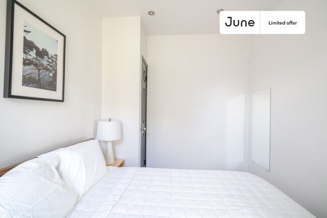 Foto del edificio - Private bedroom in 3 bed/2 bath Home