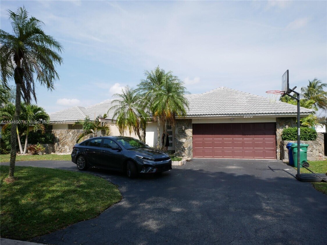 Primary Photo - 1060 NW 110th Ln