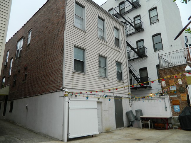 vista trasera - 1960 Lurting Ave