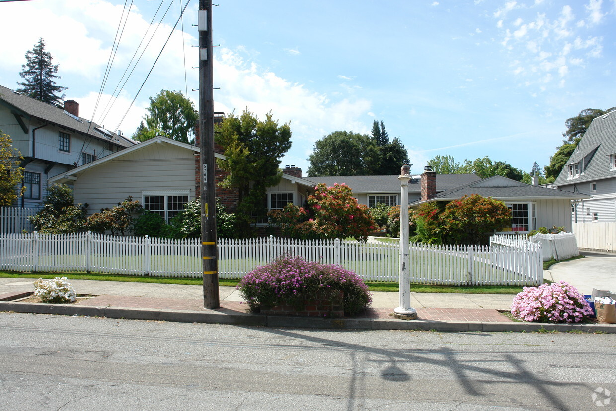 Primary Photo - 2830-2838 Webster St