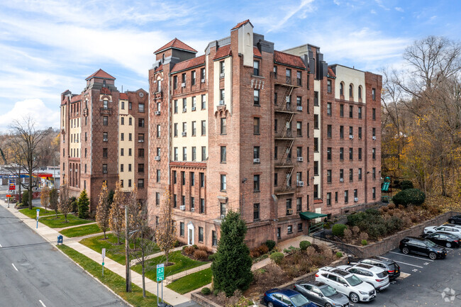 Building Photo - Hartsdale Gardens