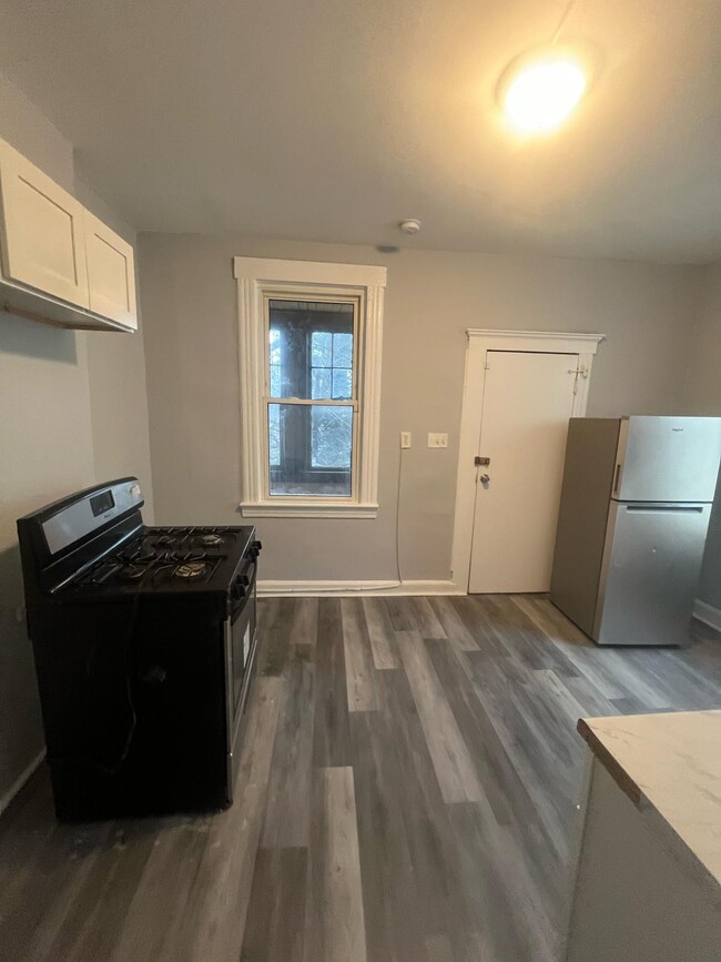 Building Photo - 22 Schuyler Ter