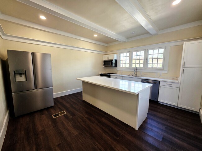 Foto del edificio - 833 N 4th Ave