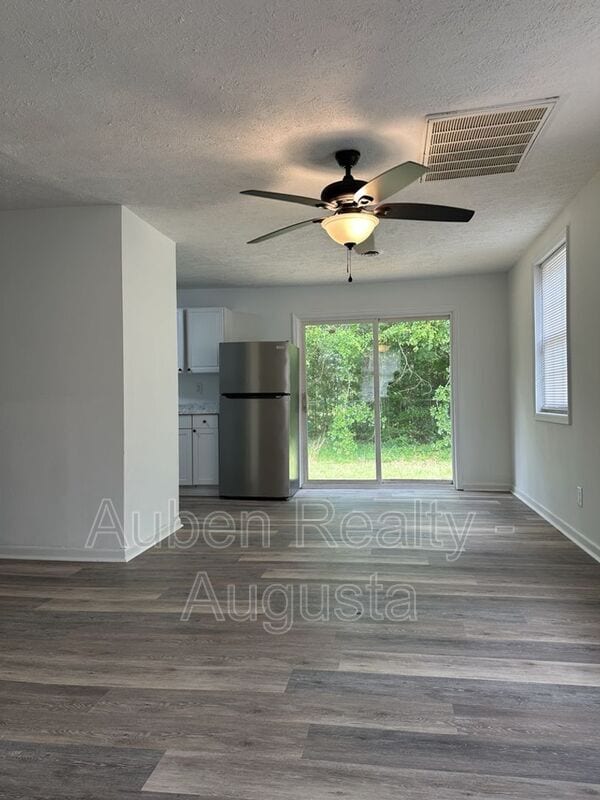 Building Photo - 453 Monetta St S E