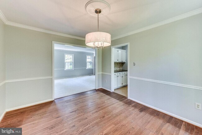 Building Photo - 1630 Lozano Dr