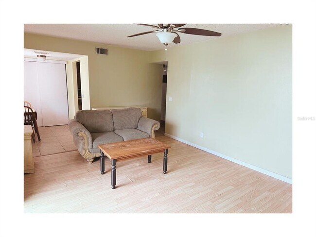 Foto del edificio - 5541 Bay Blvd