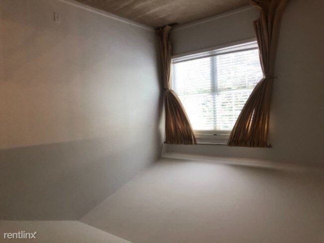 Building Photo - 2 br, 2.5 bath Townhome - 1611 manfield ct,