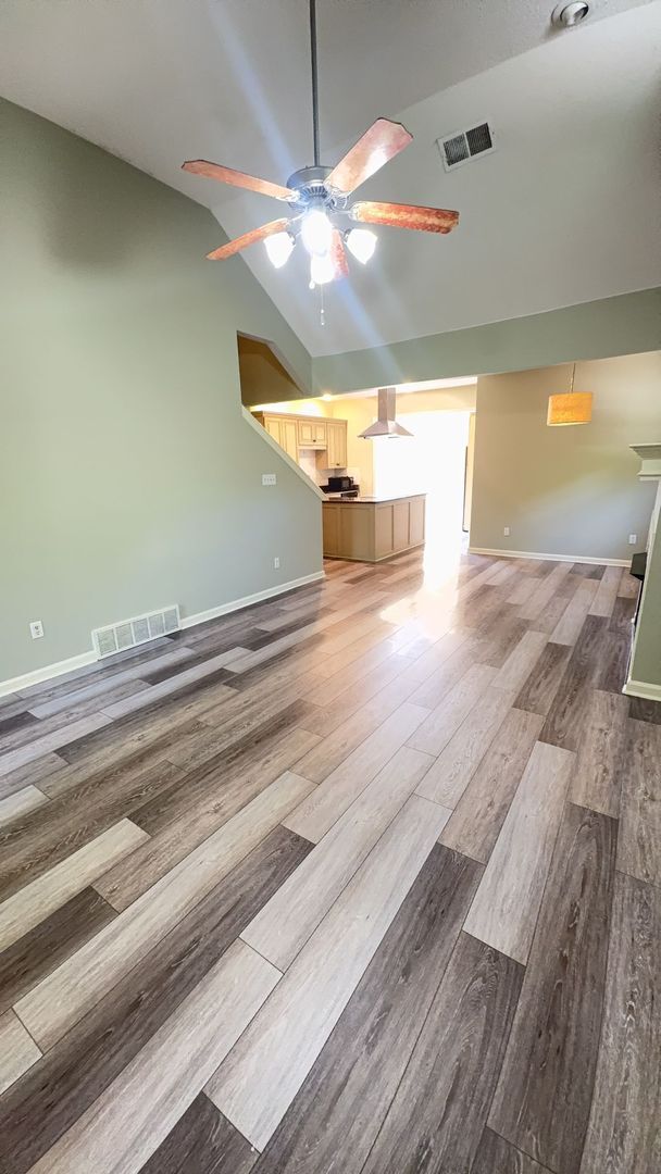 Building Photo - Spacious 3-Bedroom Home with Double Garage...